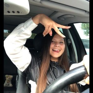 Meet your Posher, Destanie